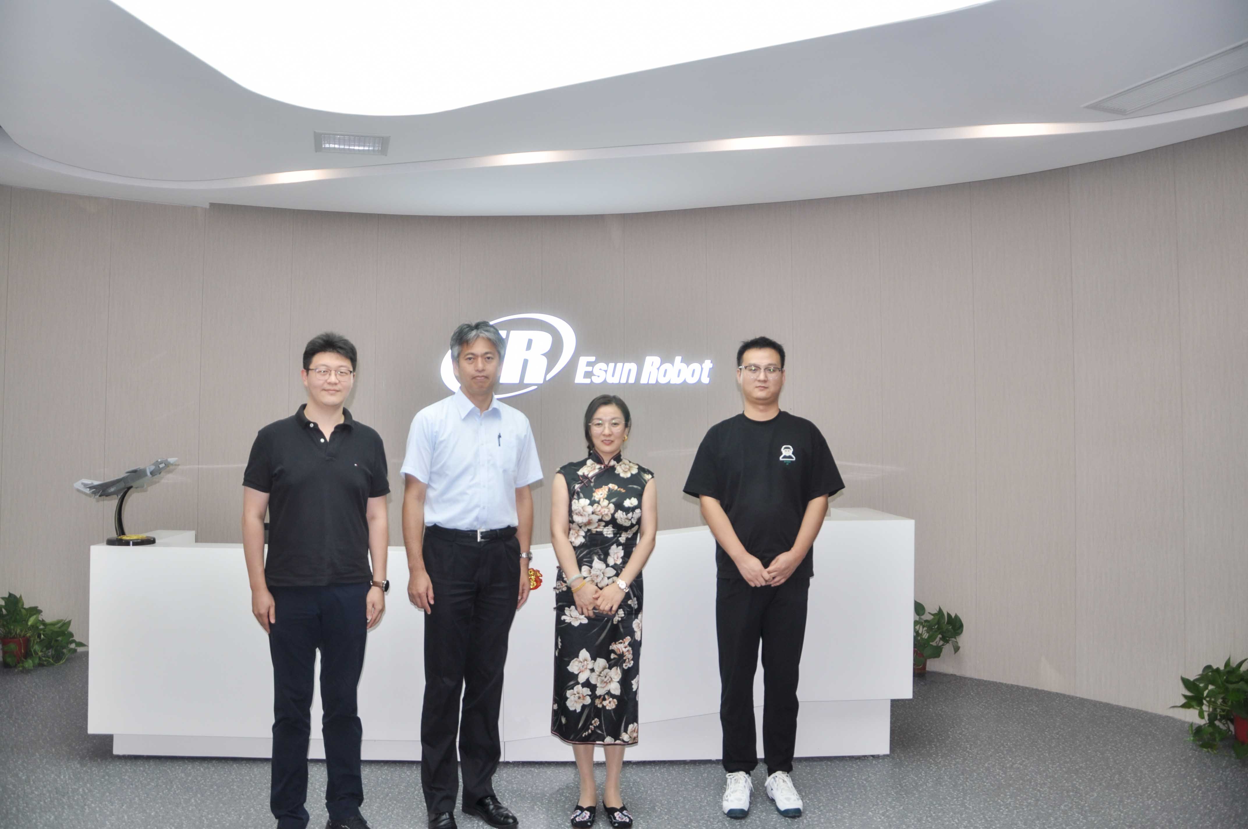 熱烈歡迎EPSON巖崎副總經理一行蒞臨鎰升機器人參觀！